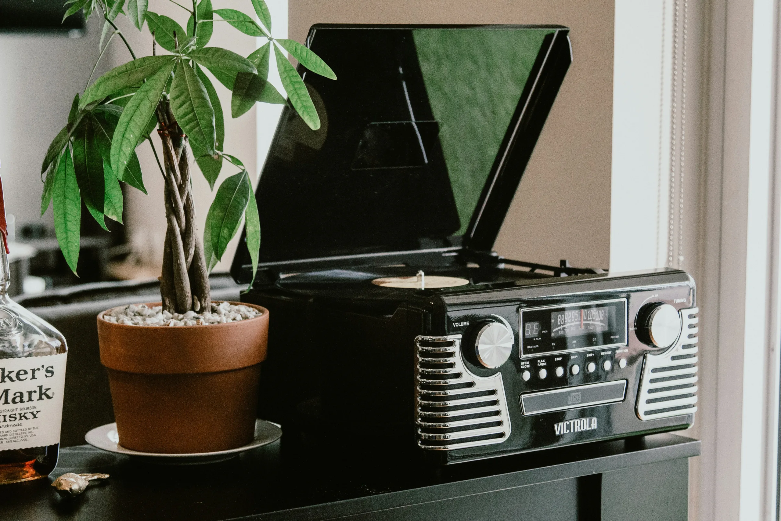 The Ultimate Home Audio Guide: How To Build a Great Setup for Music, Gaming & Work