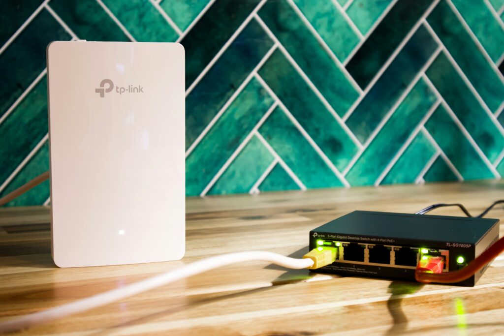 What’s the Difference Between a Mesh Wi-Fi System and a Router?