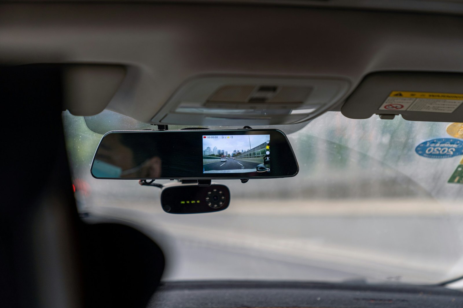 Best Mirror Dash Cams UK 4 Top Rear-View Camera Picks